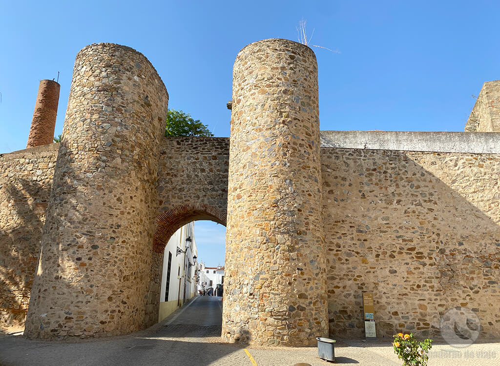 Puerta de Alconchel y murallas de Olivenza Puerta de Alconchel y murallas de Olivenza
