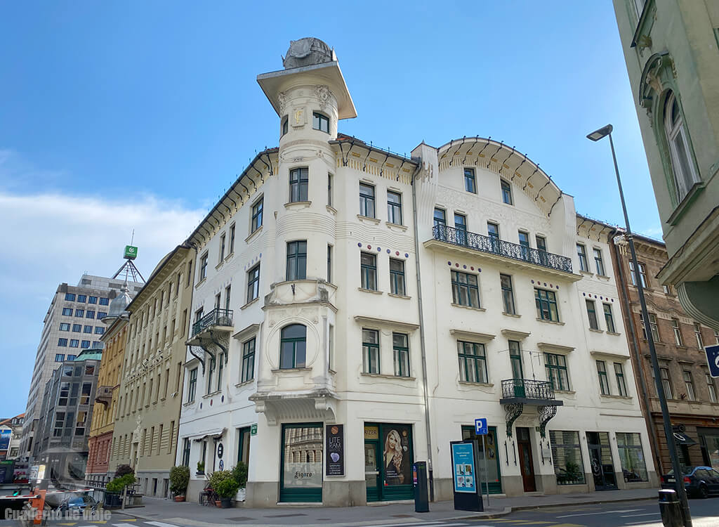 La espléndida Casa Čuden (Čudnova hiša) de Ciril Metod Koch La espléndida Casa Čuden (Čudnova hiša) de Ciril Metod Koch