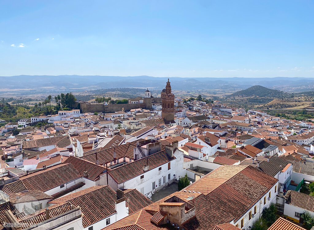 Vista de Jerez de los Caballeros desde la torre de San Bartolomé Vista de Jerez de los Caballeros desde la torre de San Bartolomé
