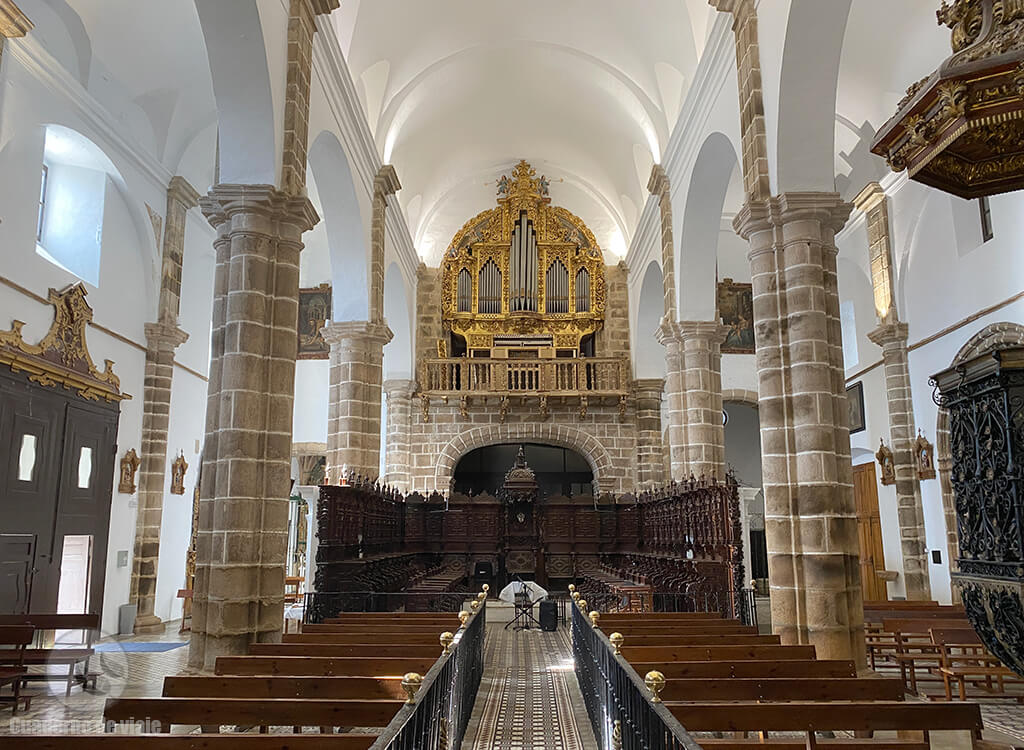Interior de la iglesia de San Miguel Arcángel Interior de la iglesia de San Miguel Arcángel