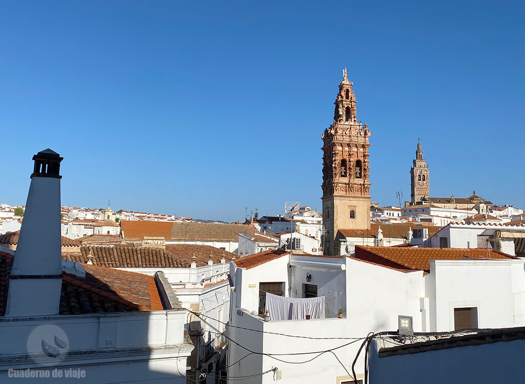 Vista de Jerez con la torre de San Miguel en el centro y San Bartolomé al fondo Vista de Jerez con la torre de San Miguel en el centro y San Bartolomé al fondo