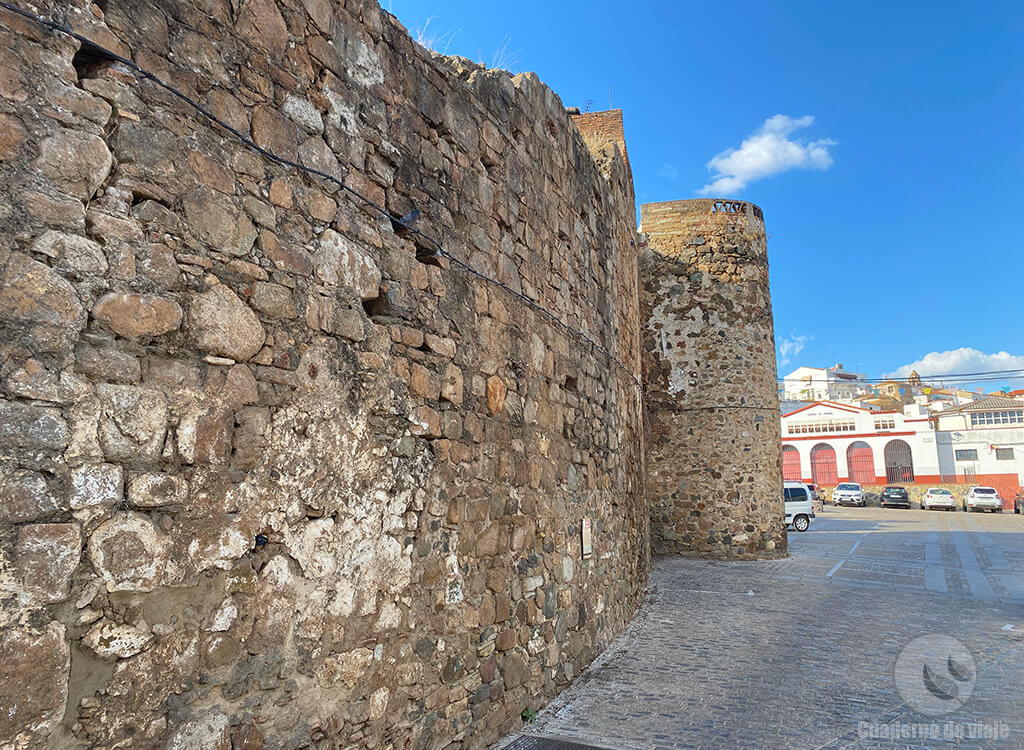 Murallas en la Calle Hernando de Soto con el mercado al fondo Murallas en la Calle Hernando de Soto con el mercado al fondo
