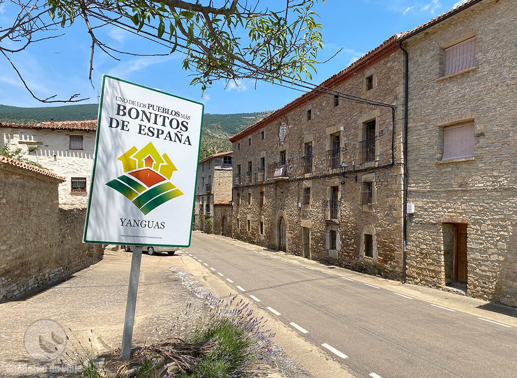Yanguas uno de los Pueblos más bonitos de España. Con el Palacio de los Cereceda al fondo Yanguas uno de los Pueblos más bonitos de España. Con el Palacio de los Cereceda al fondo