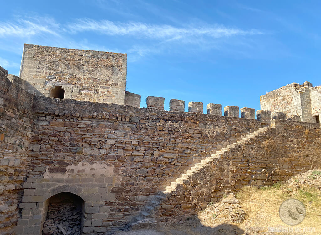 El Castillo de Mourão formaba parte de la línea defensiva portuguesa El Castillo de Mourão formaba parte de la línea defensiva portuguesa