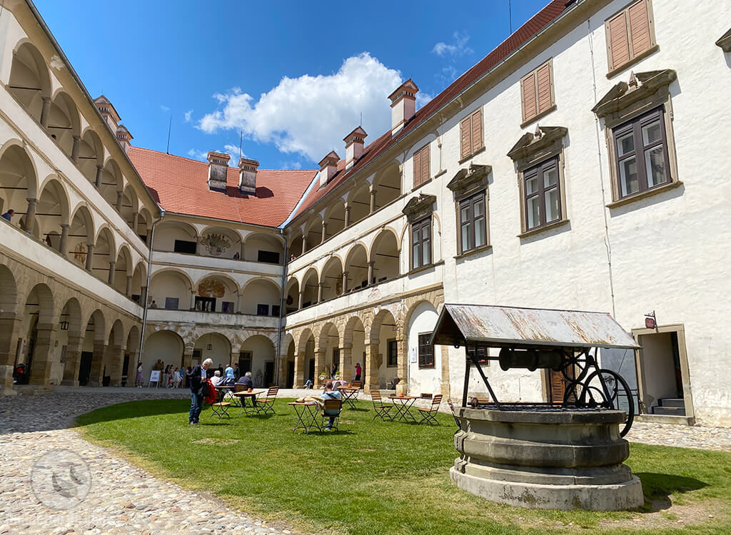 Patio del Castillo de Ptuj (Museo Regional Ptuj Ormož) Patio del Castillo de Ptuj (Museo Regional Ptuj Ormož)