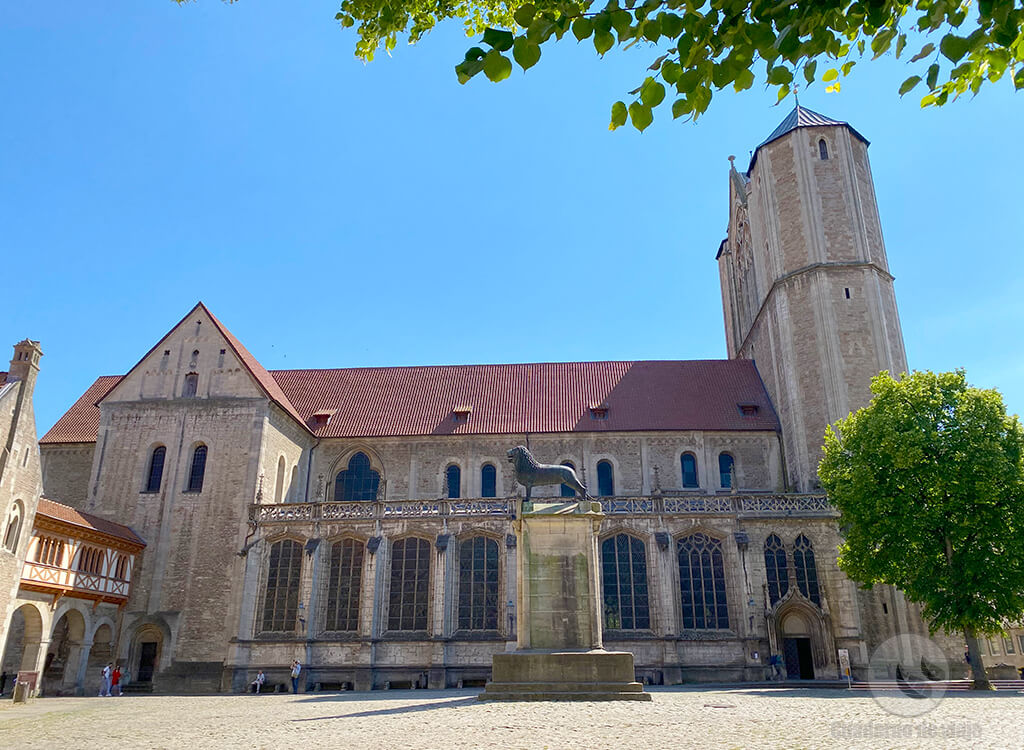 Catedral de Braunschweig desde la Plaza del Castillo Catedral de Braunschweig desde la Plaza del Castillo