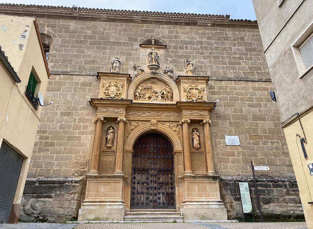La espléndida portada manierista del Convento de Jesús y María La espléndida portada manierista del Convento de Jesús y María