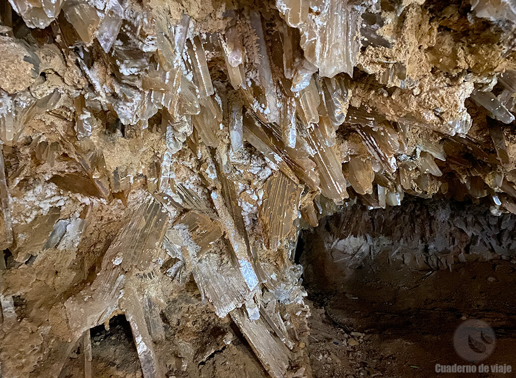 Cueva de los cuchillos (Minas romanas de Lapis Specularis) Cueva de los cuchillos (Minas romanas de Lapis Specularis)