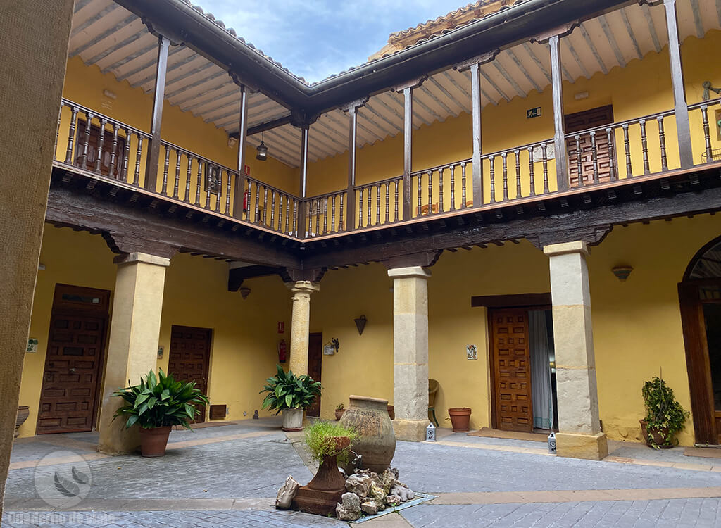 Patio del Hotel Casa Palacio de los Condes de Garcinarro Patio del Hotel Casa Palacio de los Condes de Garcinarro