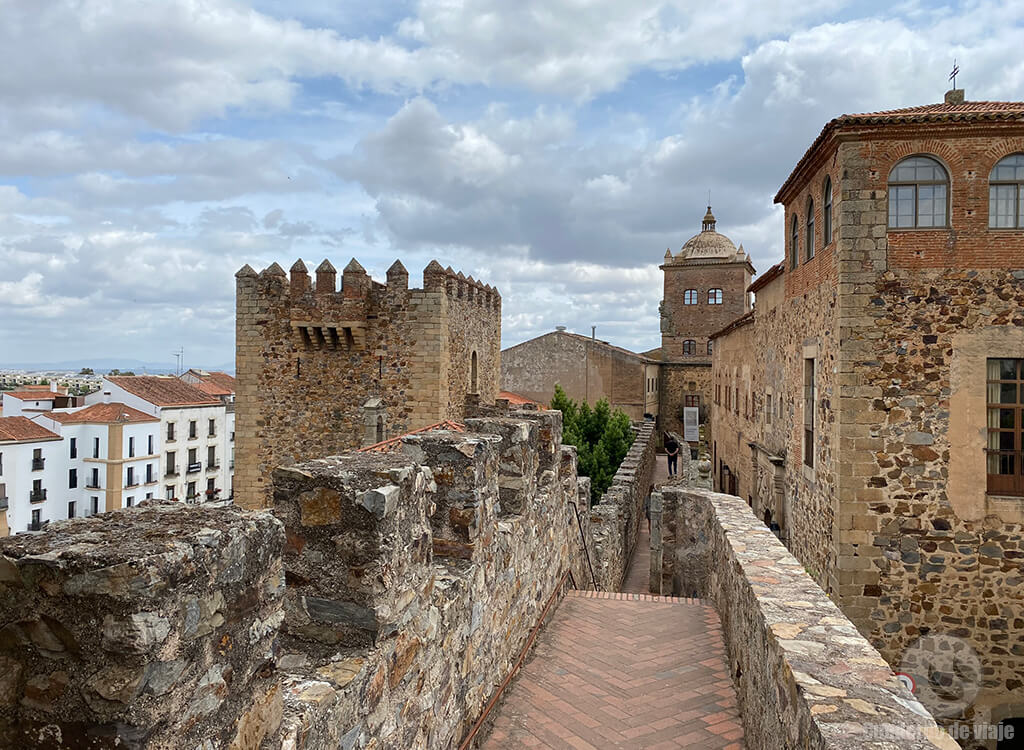 Murallas y paseo de ronda de la Ciudad Vieja de Cáceres Murallas y paseo de ronda de la Ciudad Vieja de Cáceres