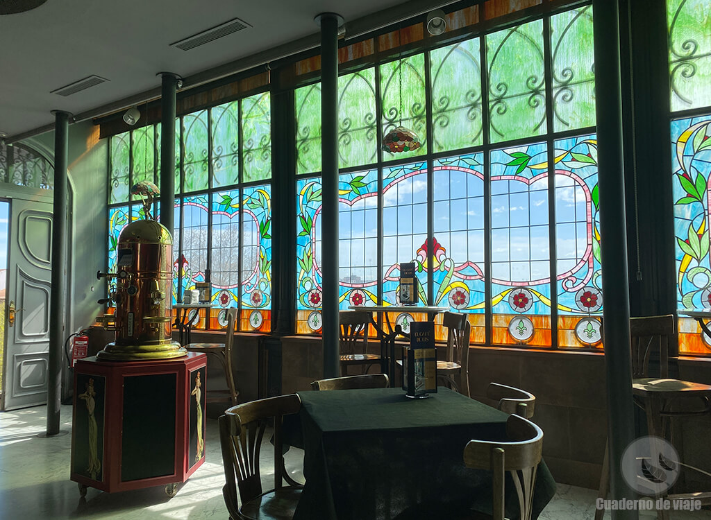 La preciosa cafetería del museo La preciosa cafetería del museo