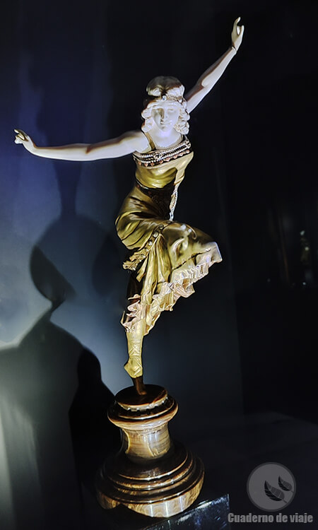 Una de las criselefantinas más bellas. Bailarina rusa de Paul Philippe Una de las criselefantinas más bellas. Bailarina rusa de Paul Philippe