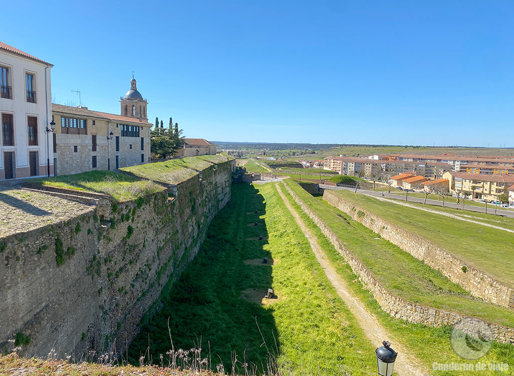 Vista de las murallas, fosos y baluartes de Ciudad Rodrigo Vista de las murallas, fosos y baluartes de Ciudad Rodrigo