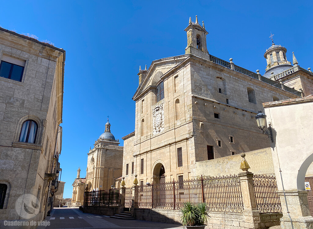 Capilla de Cerralbo con la catedral al fondo Capilla de Cerralbo con la catedral al fondo