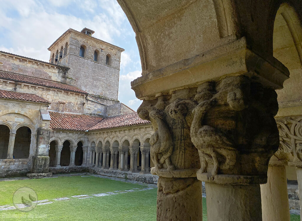 Claustro de la Colegiata de Santa Juliana Claustro de la Colegiata de Santa Juliana