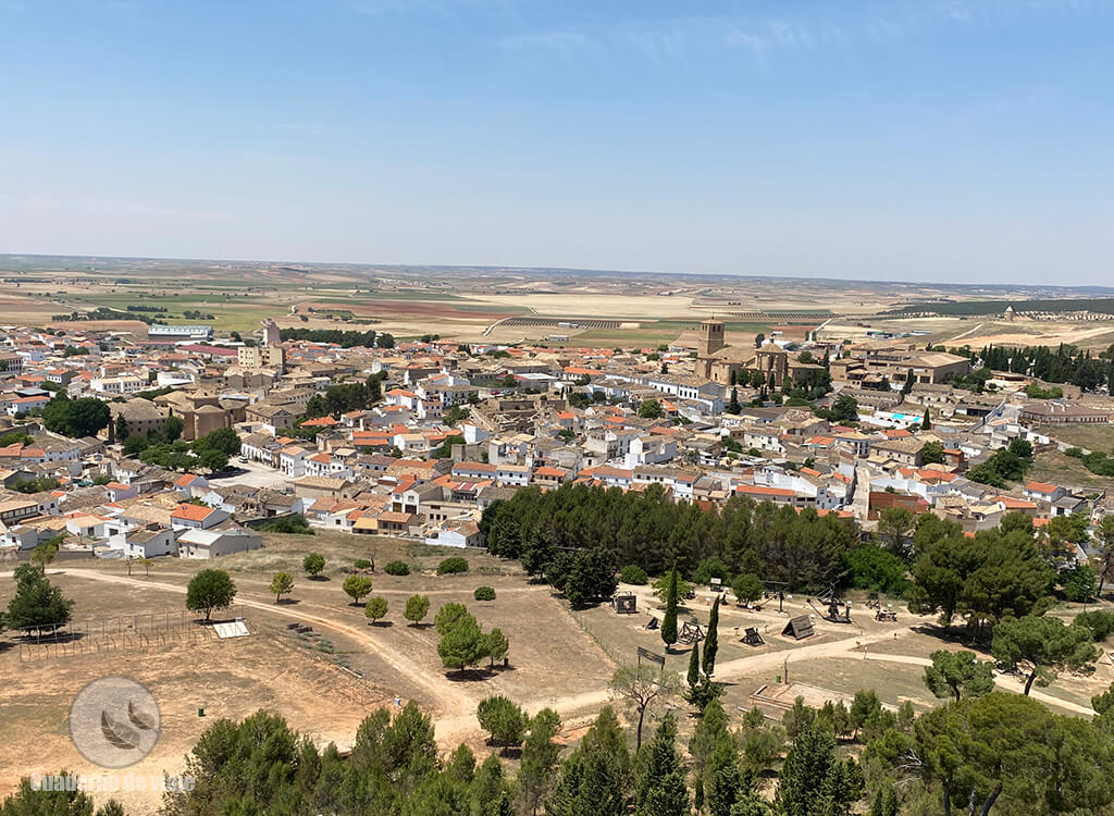 Vista del pueblo de Belmonte desde el adarve del castillo Vista del pueblo de Belmonte desde el adarve del castillo