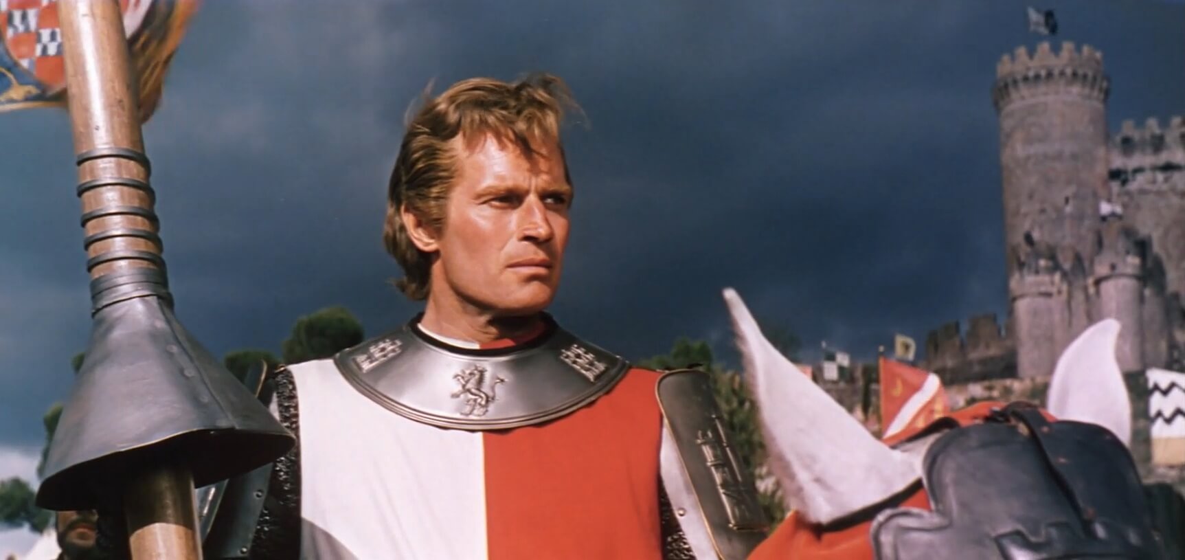Charlton Heston como el Cid con el castillo al fondo Charlton Heston como el Cid con el castillo al fondo
