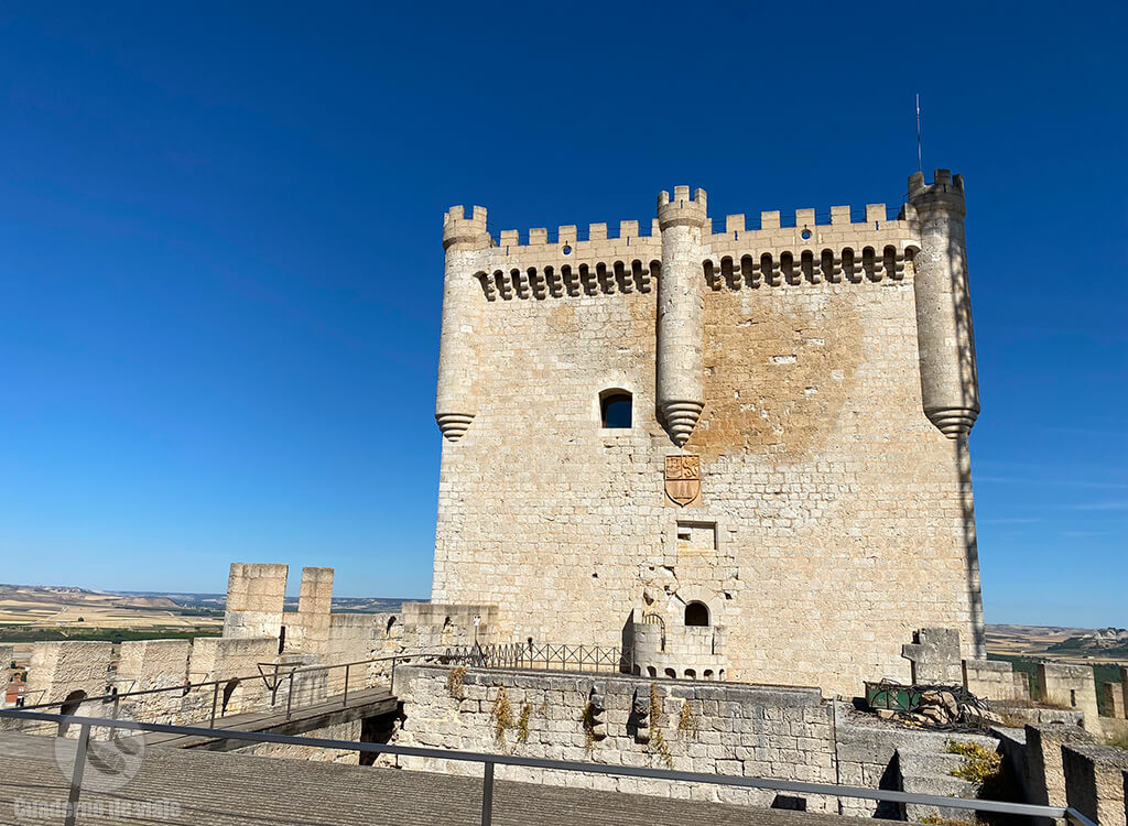 Torre del homenaje del castillo de Peñafiel Torre del homenaje del castillo de Peñafiel