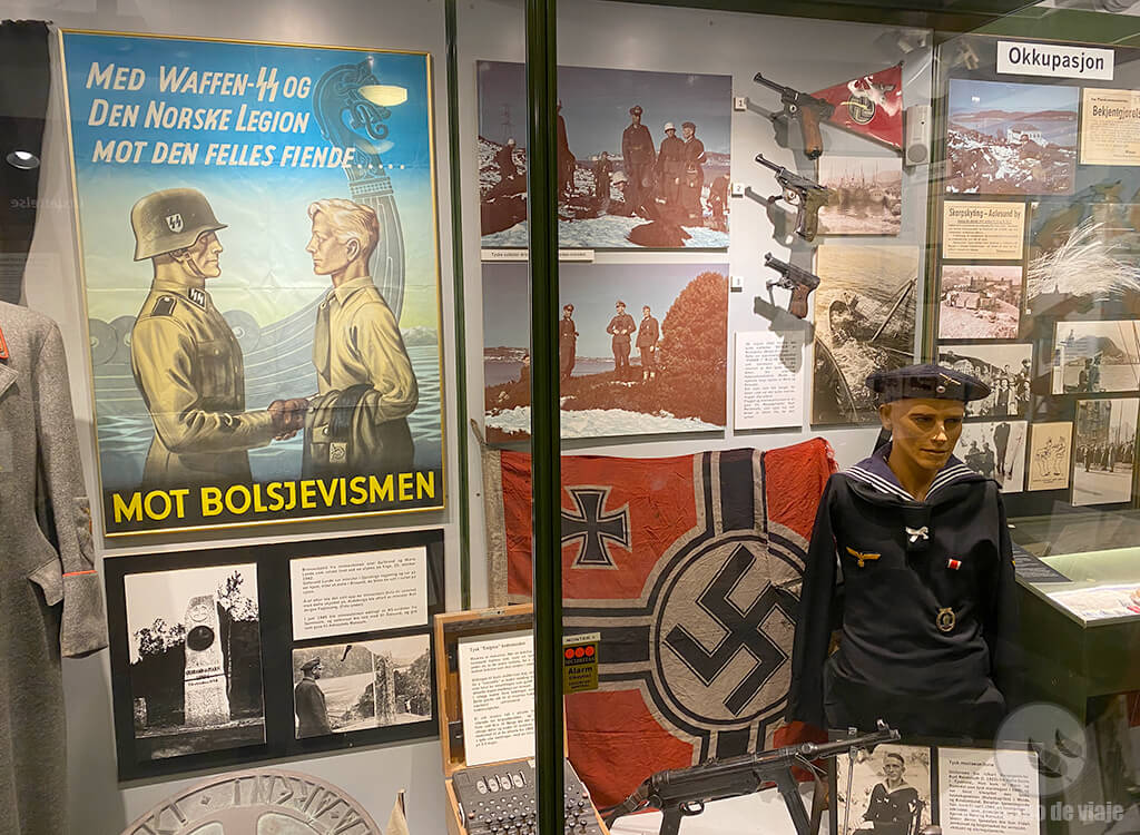 Sala sobre la ocupación de la Alemania nazi en el Aalesunds Museum Sala sobre la ocupación de la Alemania nazi en el Aalesunds Museum