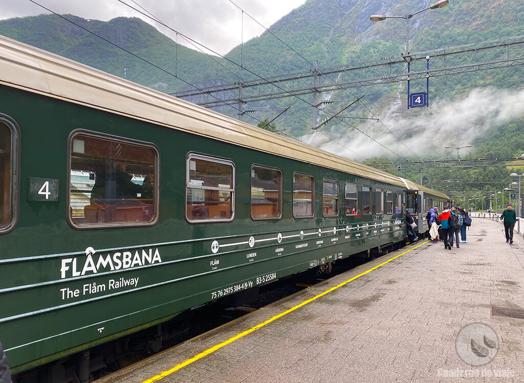 Los maravillosos paisajes noruegos del Tren de Flåm (Flåmsbana) Los maravillosos paisajes noruegos del Tren de Flåm (Flåmsbana)