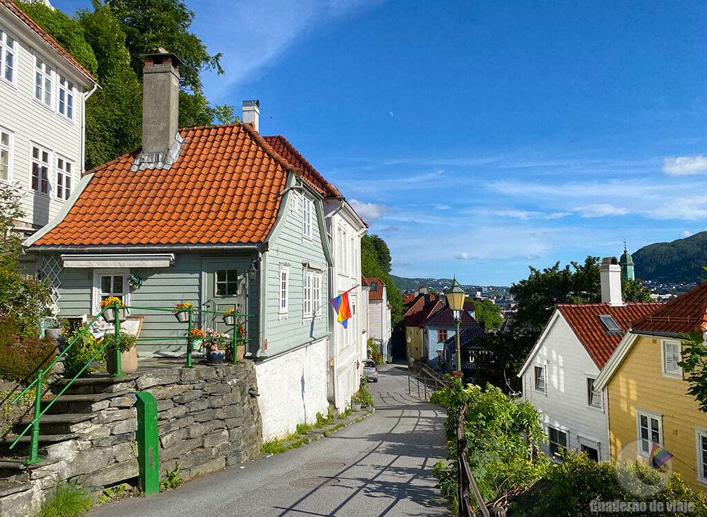 Casas de la ladera del Monte Fløyen Casas de la ladera del Monte Fløyen