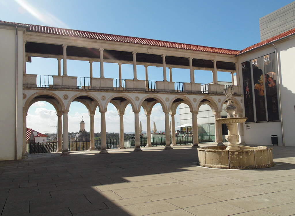 Logia del Museo Nacional de Machado de Castro Logia del Museo Nacional de Machado de Castro