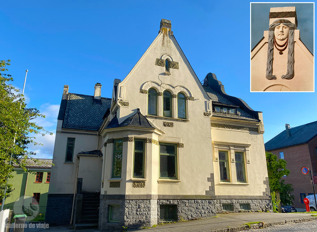 La bonita Villa Lied y su enigmática valquiria en una chimenea La bonita Villa Lied y su enigmática valquiria en una chimenea