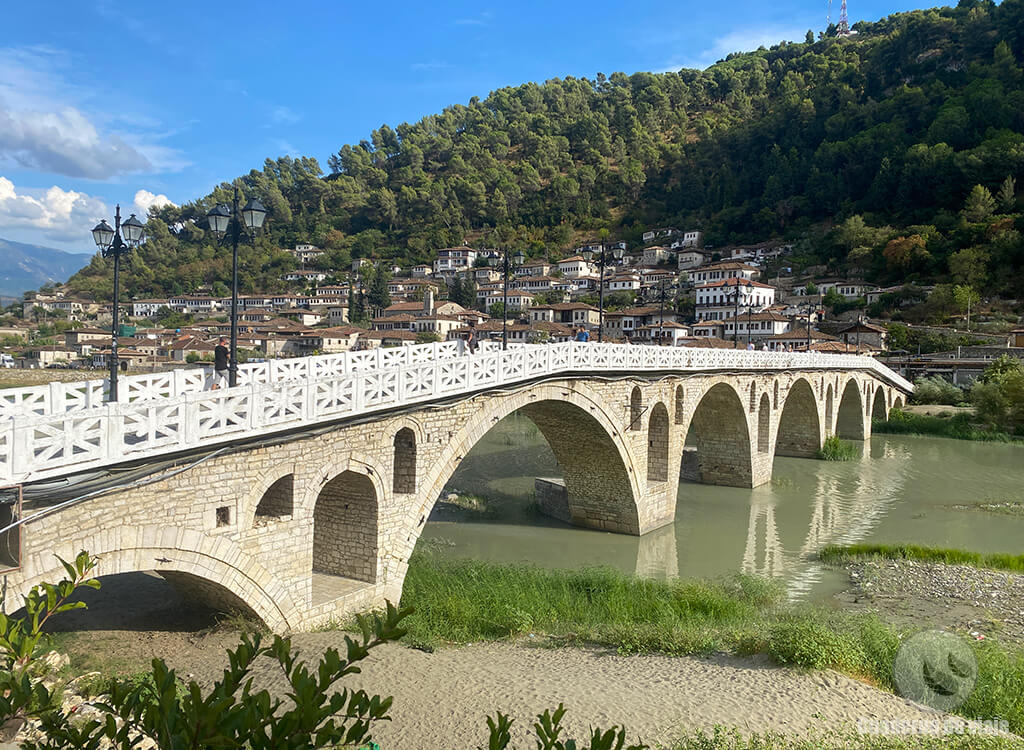Puente y barrio de Gorica Puente y barrio de Gorica